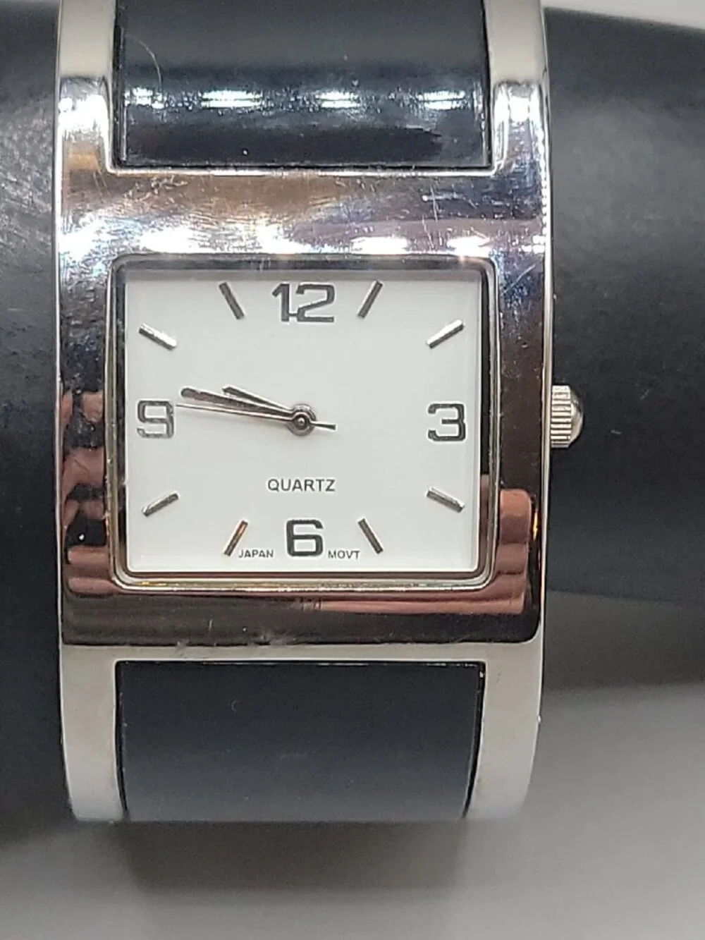 Vintage Ladies Fashion Quartz Watch Open Cuff Hinge Band Watch Fits Up To 8